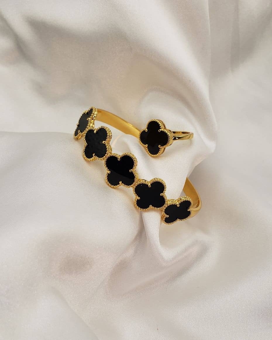 Ring and bracelet black